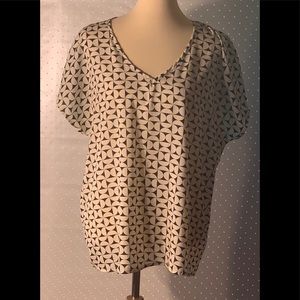 Geometric Deaign Top Size Large/XL